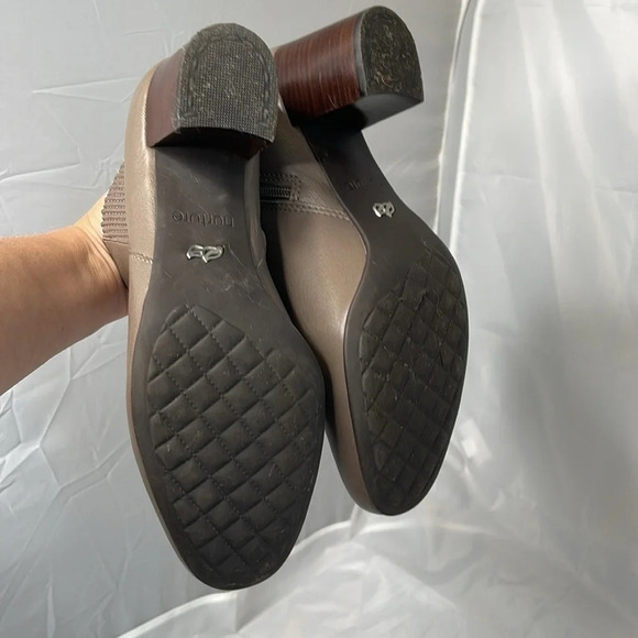 NURTURE Palie Taupe Brown Leather Over The Ankle Booties Stacked Chunky Heel 9.5 - Picture 10 of 14